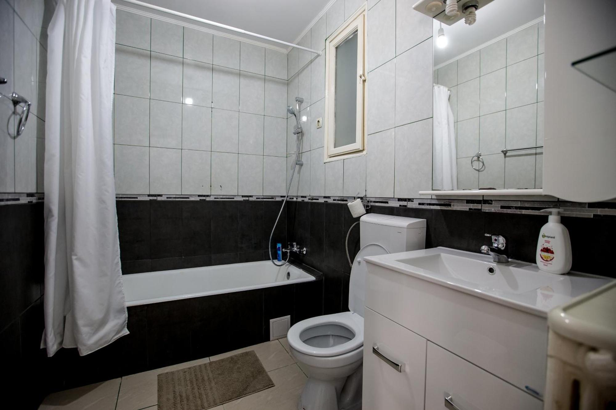 Spacious City View Apartment With Balcony Бухарест Экстерьер фото